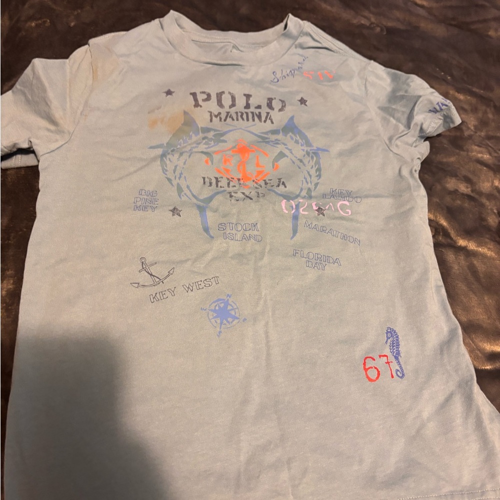 Gray Short Sleeve Tee with Vintage Graphic and Casual Aesthetic